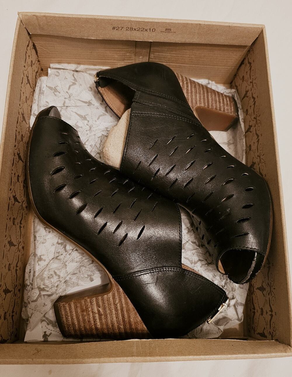 Clarks Artisan Black Leather Okena Sass Shoes SZ 7 - Peep Toe Heel Zip Booties